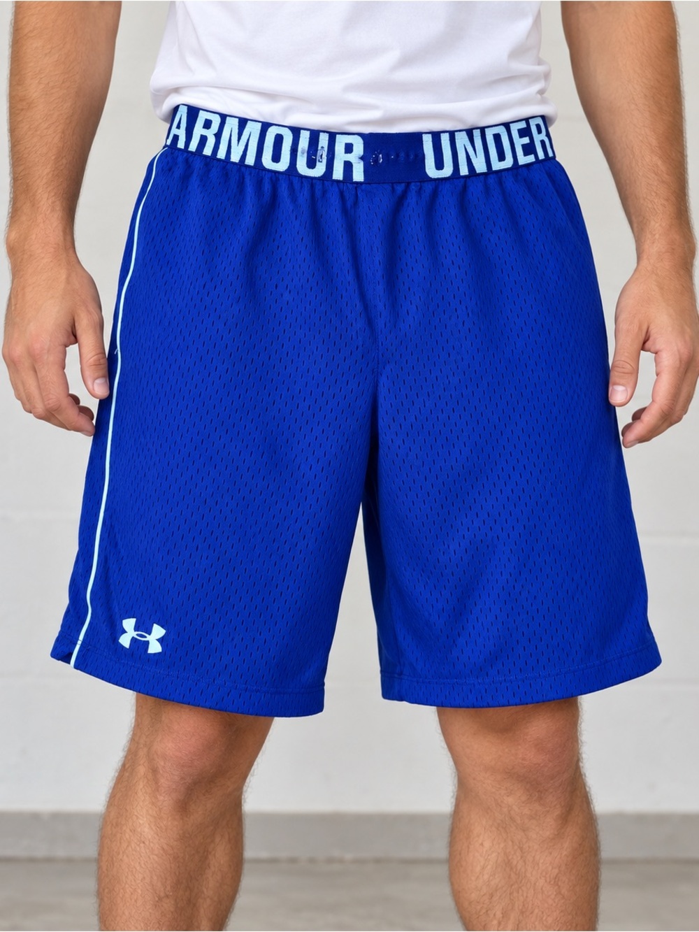Under Armour HeatGear Royal Blue Mesh Athletic Shorts Medium — Flawed
